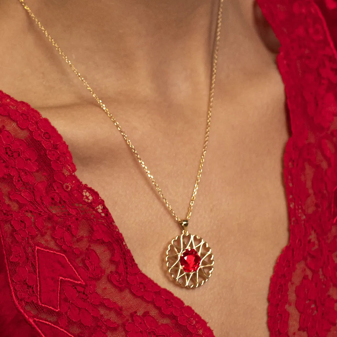 Amoare - Amoare® Paris Large Necklace in Gold Vermeil - Ruby Red on model