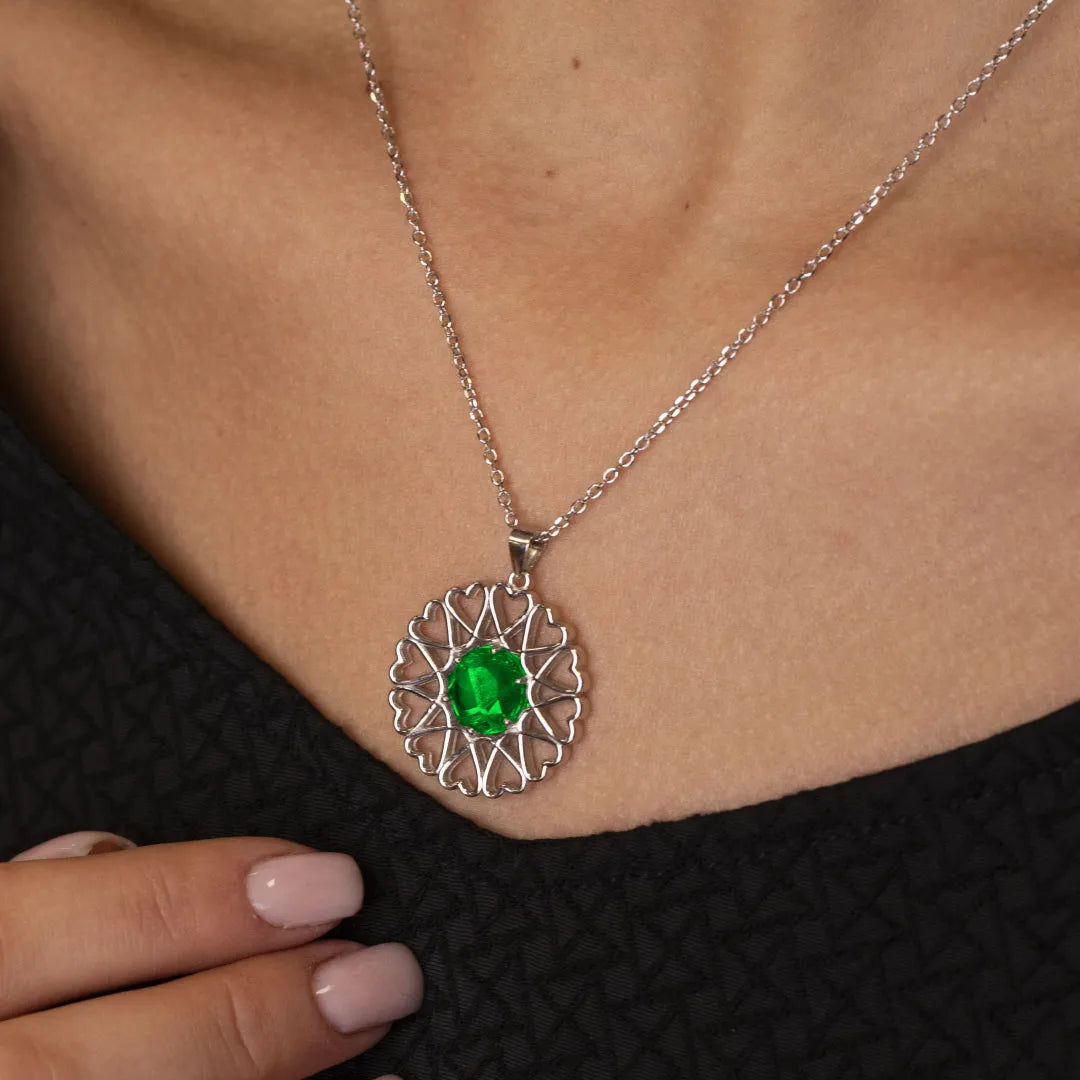 Amoare - Amoare® Paris Large Necklace in Sterling Silver - Emerald Green on model