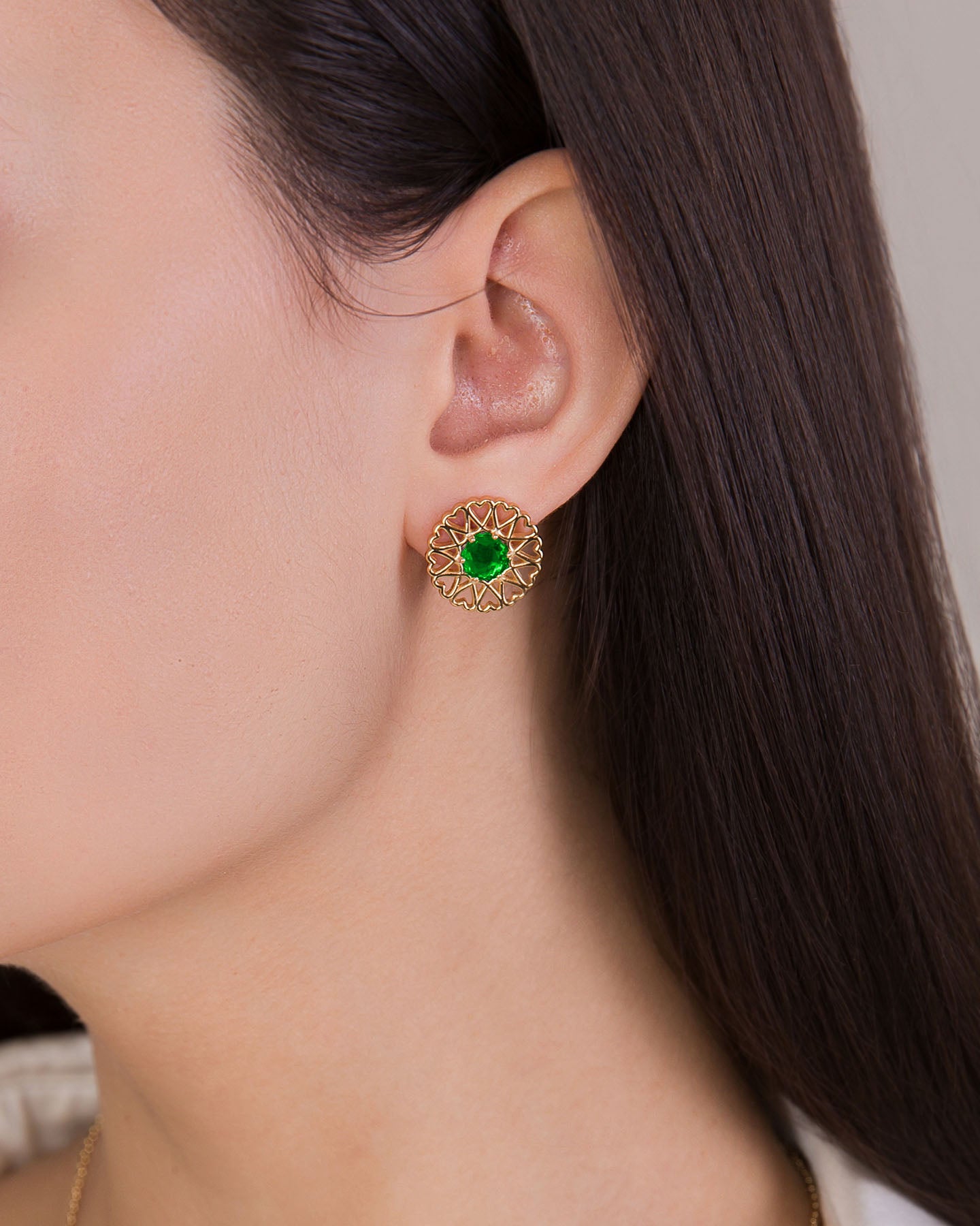 amoare twelve heart gold plated silver earring with emerald color zirconia