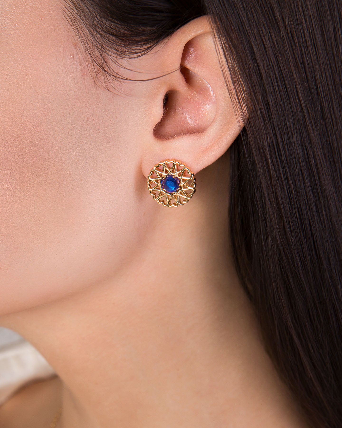 amoare twelve heart gold plated silver earring with sapphire color zirconia