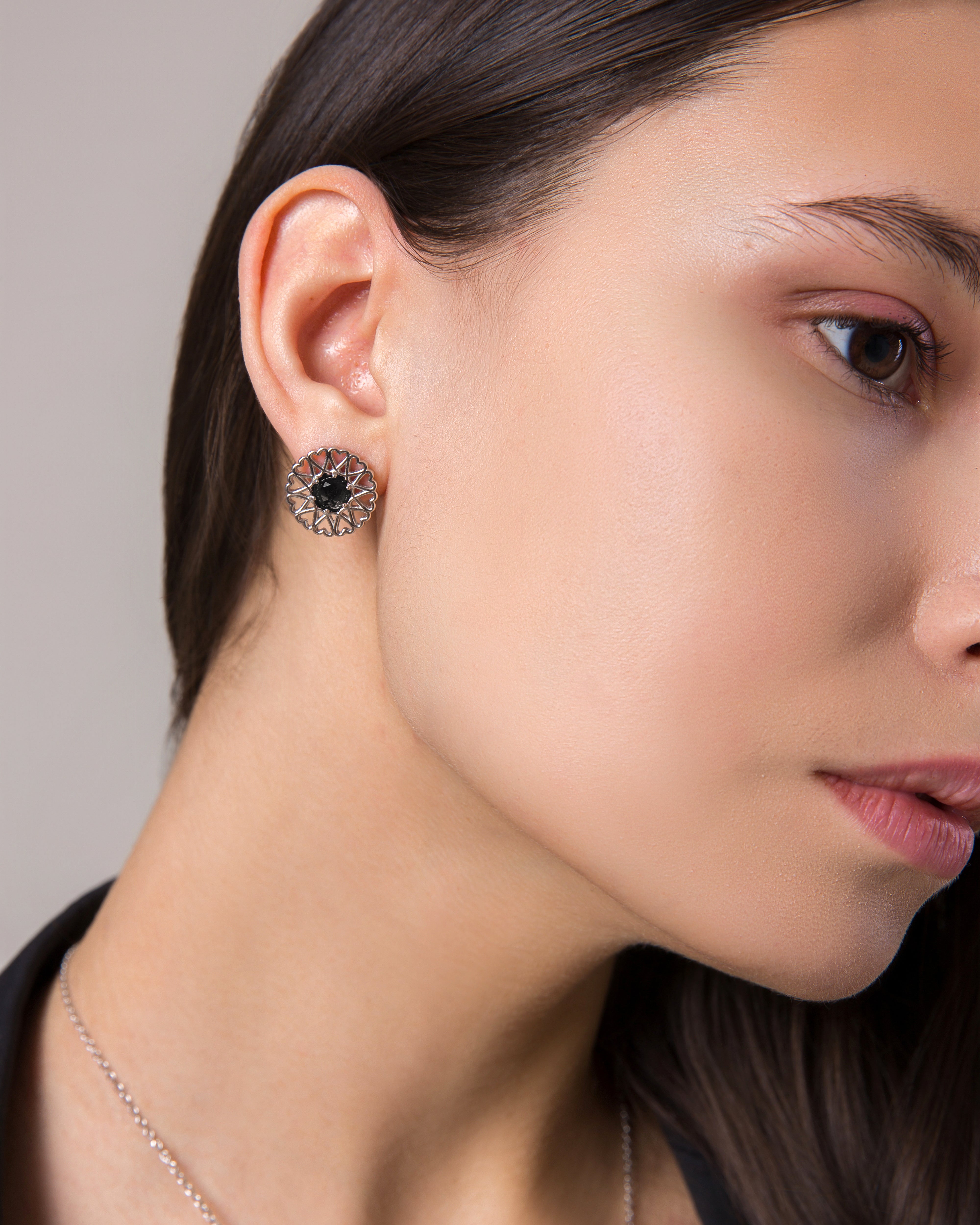 amoare twelve heart silver earring with onyx color cubic zirconia