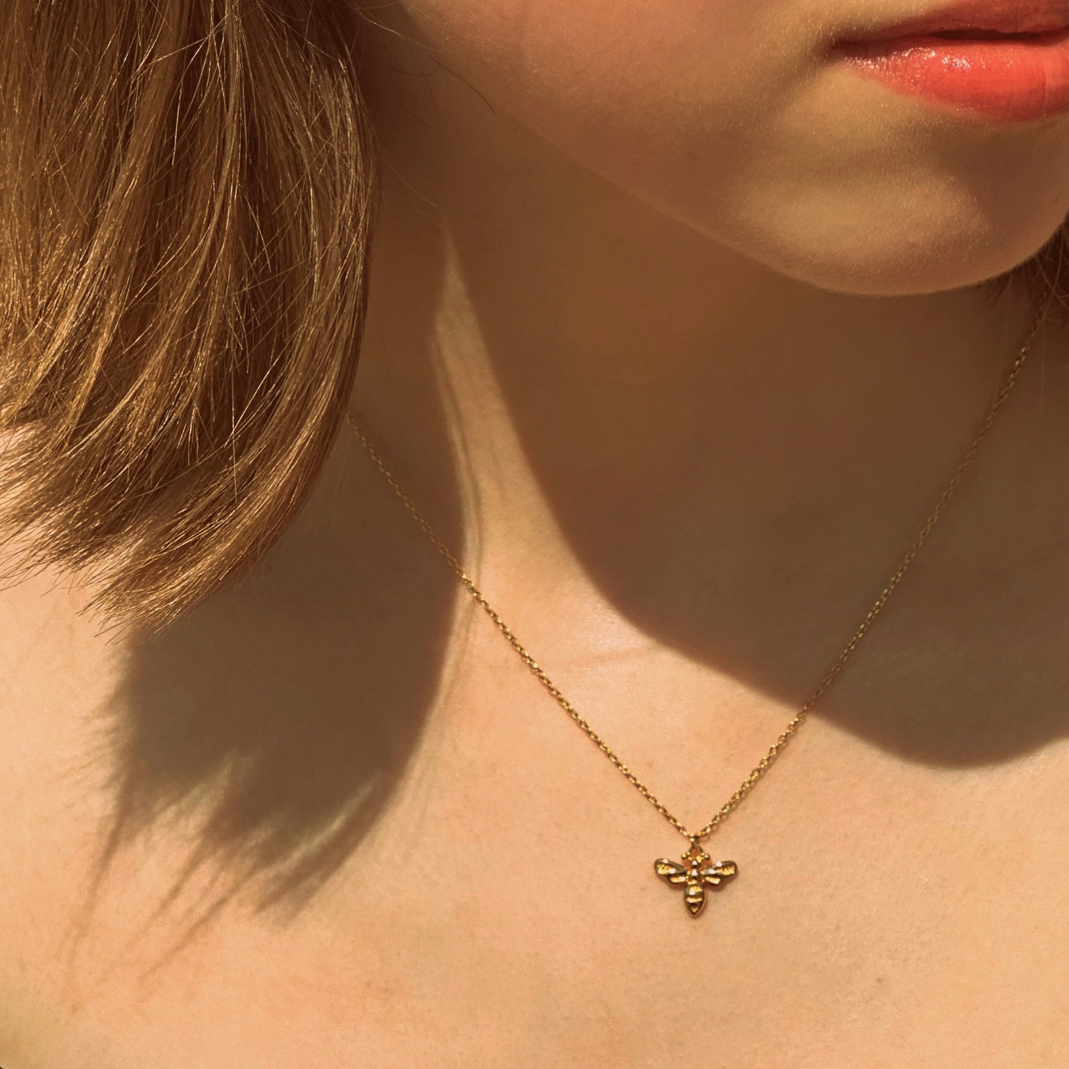 "Bee Cool" Necklace in Gold Vermeil